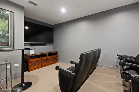 $289,900 | 6 North Michigan Avenue, Unit 610, Chicago, IL 60602