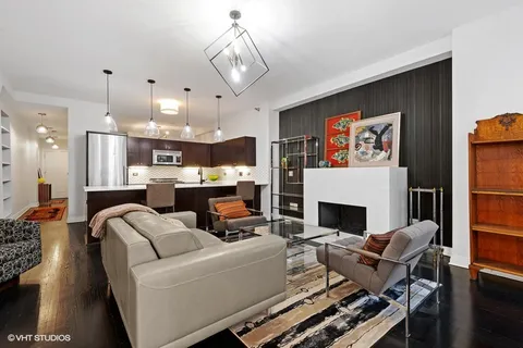 $289,900 | 6 North Michigan Avenue, Unit 610, Chicago, IL 60602