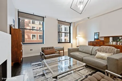 $289,900 | 6 North Michigan Avenue, Unit 610, Chicago, IL 60602