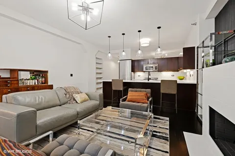 $289,900 | 6 North Michigan Avenue, Unit 610, Chicago, IL 60602