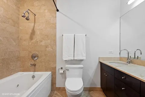 $289,900 | 6 North Michigan Avenue, Unit 610, Chicago, IL 60602