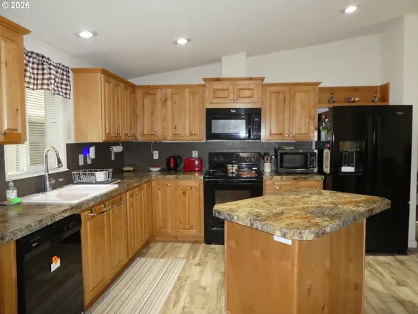 $179,000 | 32700 Southeast Leewood Lane, Unit 32, Boring, OR 97009