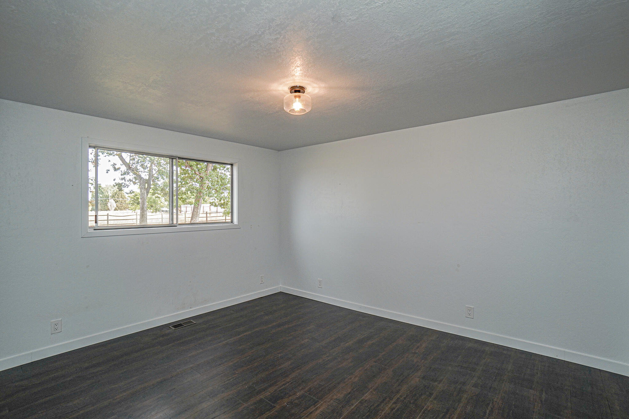 674 Oak Grove Road Medford, OR 97501 - Photo 19 of 47 Bedroom #2.