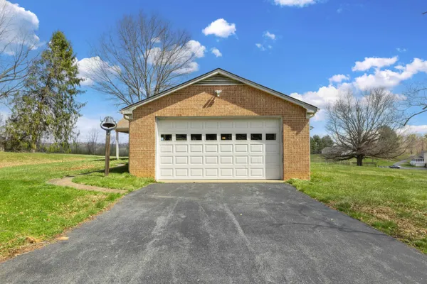 $600,000 | 41 Last Raid Lane, Churchville, VA 24421
