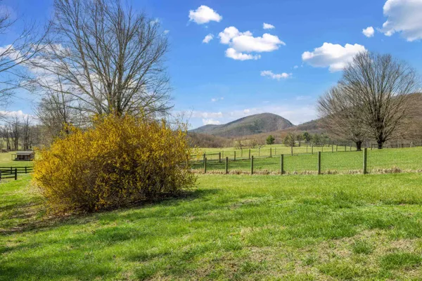 $600,000 | 41 Last Raid Lane, Churchville, VA 24421