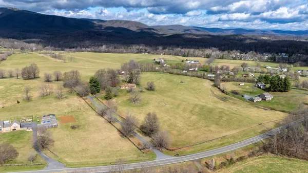$600,000 | 41 Last Raid Lane, Churchville, VA 24421