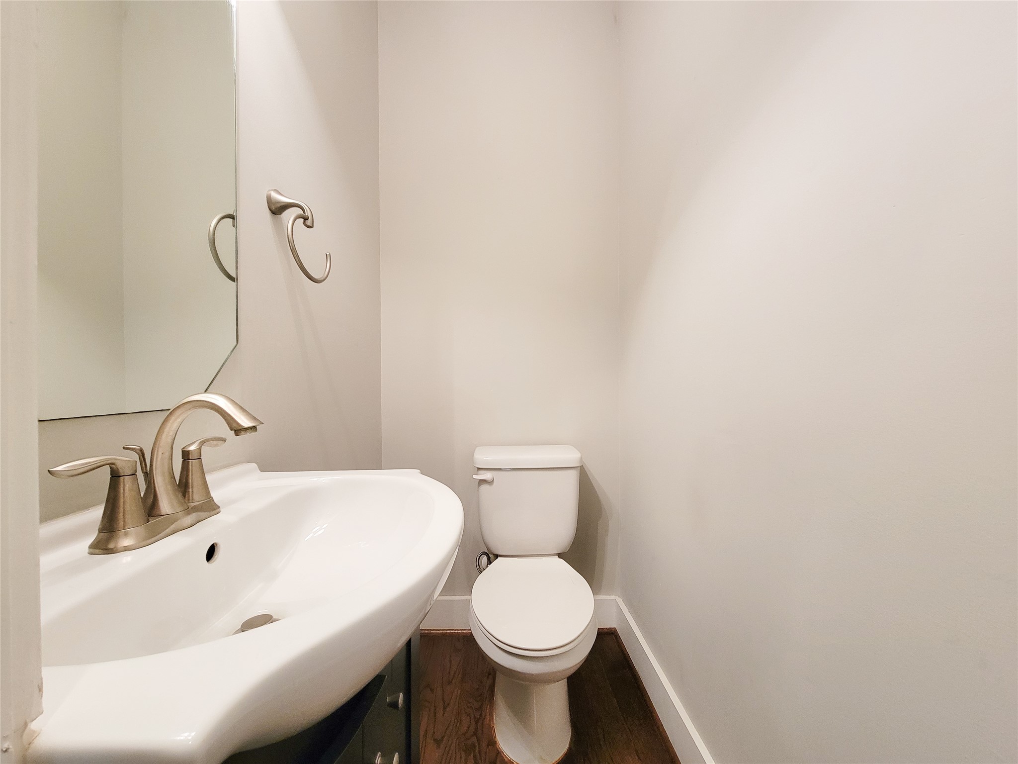 1424 Wilson Street Houston, TX 77019 - Photo 13 of 47 a bathroom with a sink and a toilet
