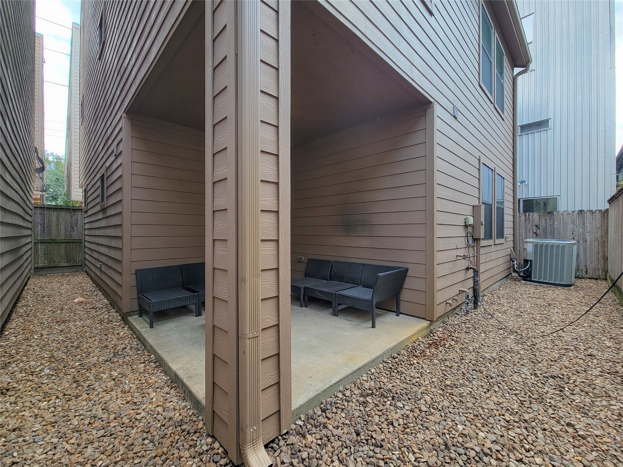 1424 Wilson Street Houston, TX 77019 - Photo 46 of 47 a view of a porch with a bench