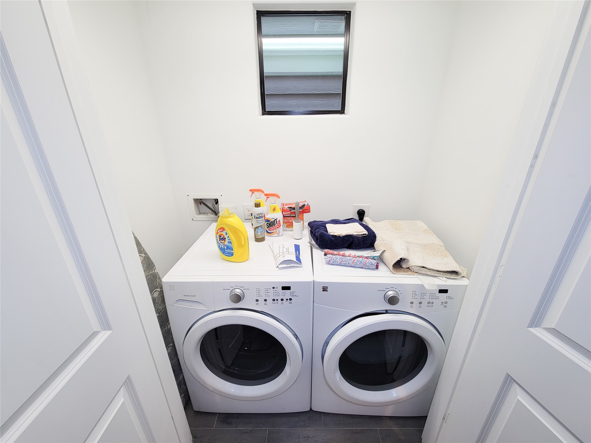 1424 Wilson Street Houston, TX 77019 - Photo 7 of 47 a utility room with dryer and washer