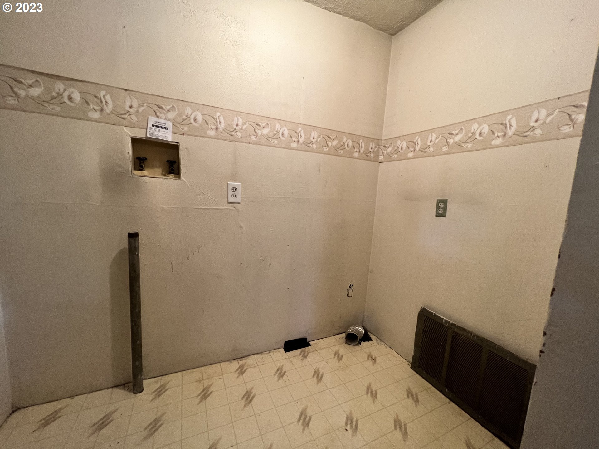 186 Barnes Road Winston, OR 97496 - Photo 8 of 12 Utility Room