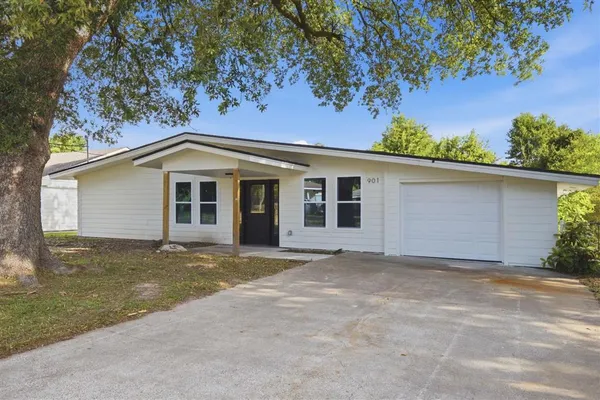 $280,000 | 901 Cherryhill Street, Lake Charles, LA 70607