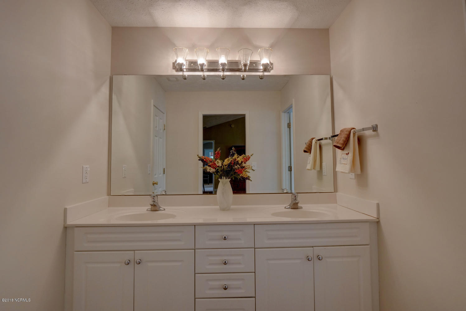 601 Barber Road Southport, NC 28461 - Photo 15 of 30 Master Bath-2