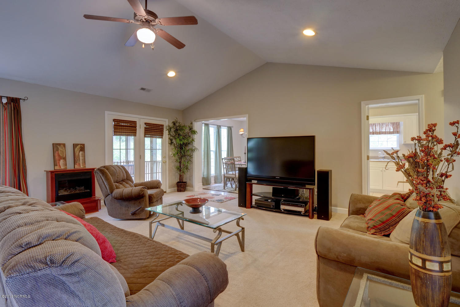 601 Barber Road Southport, NC 28461 - Photo 4 of 30 Ample Living Room