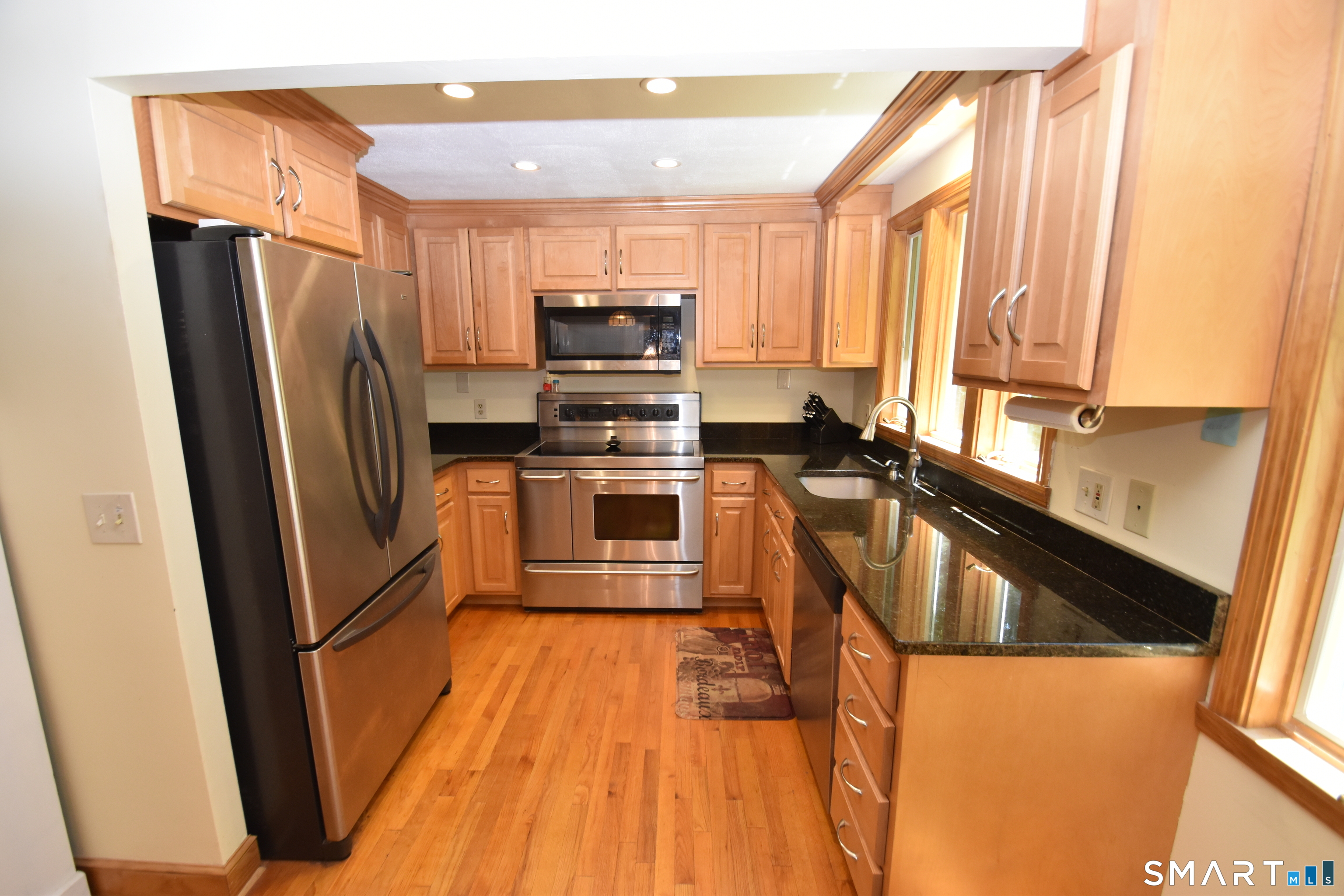 244 Chestnut Hill Road Glastonbury, CT 06033 - Photo 16 of 36