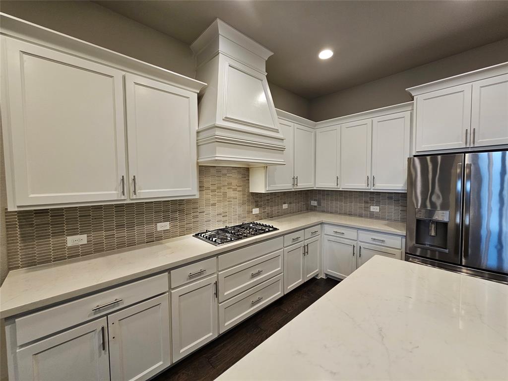 Modern kitchen featuring white shaker cabinetry