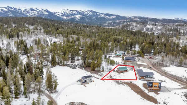 $850,000 | 31 Pine Hollow, Alpine, WY 83128