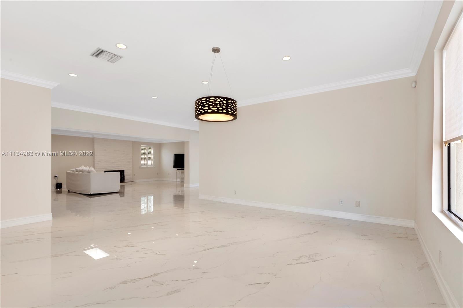 1777 Daytonia Road Miami Beach, FL 33141 - Photo 4 of 36