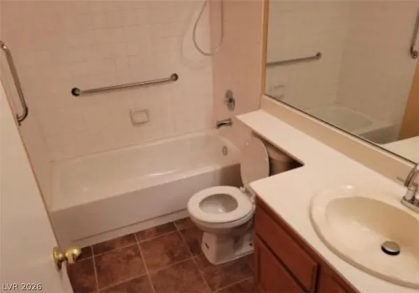 $186,900 | 2200 Highpointe Drive, Unit 201, Laughlin, NV 89029