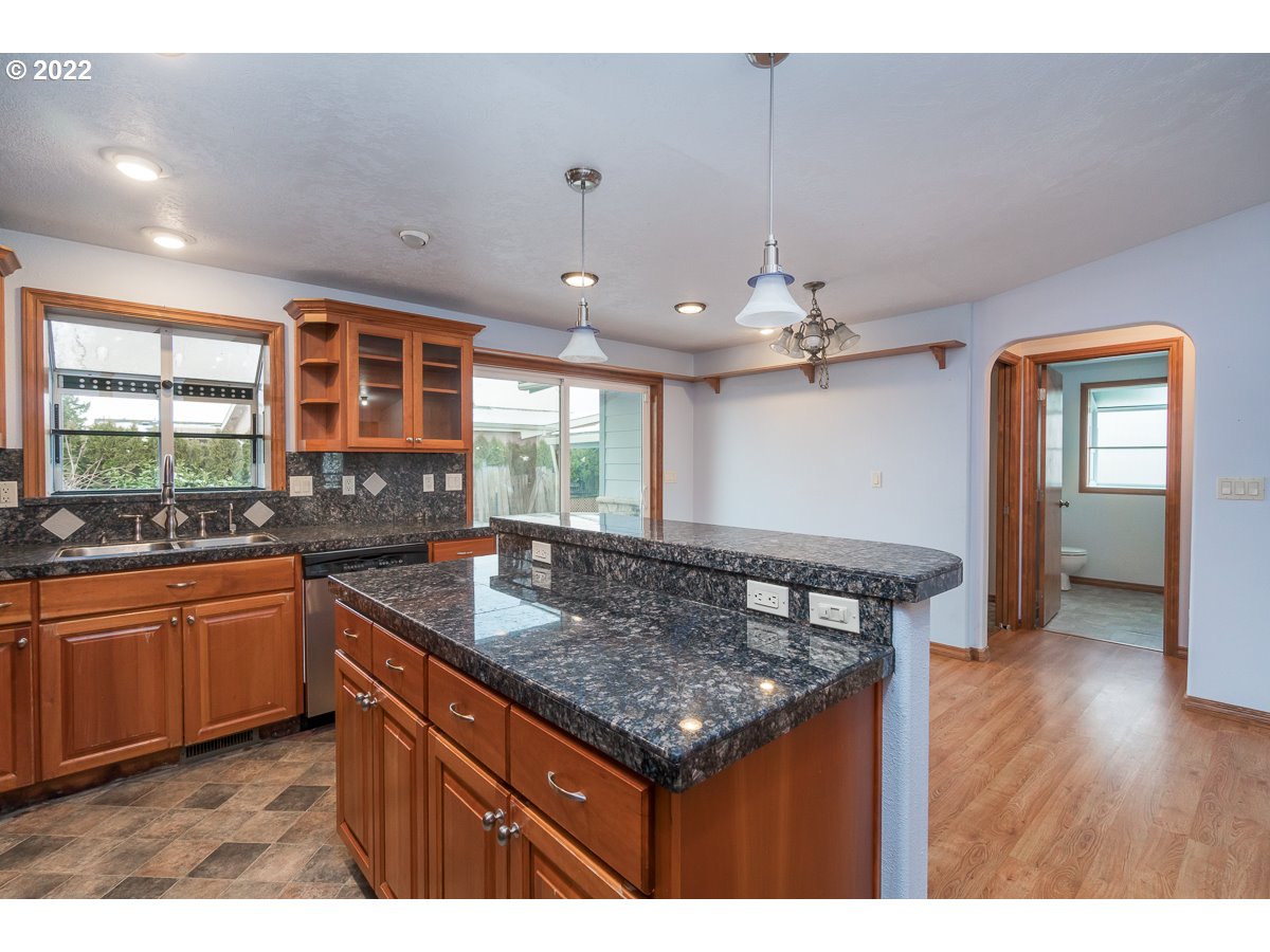 809 Toliver Road Molalla, OR 97038 - Photo 4 of 17
