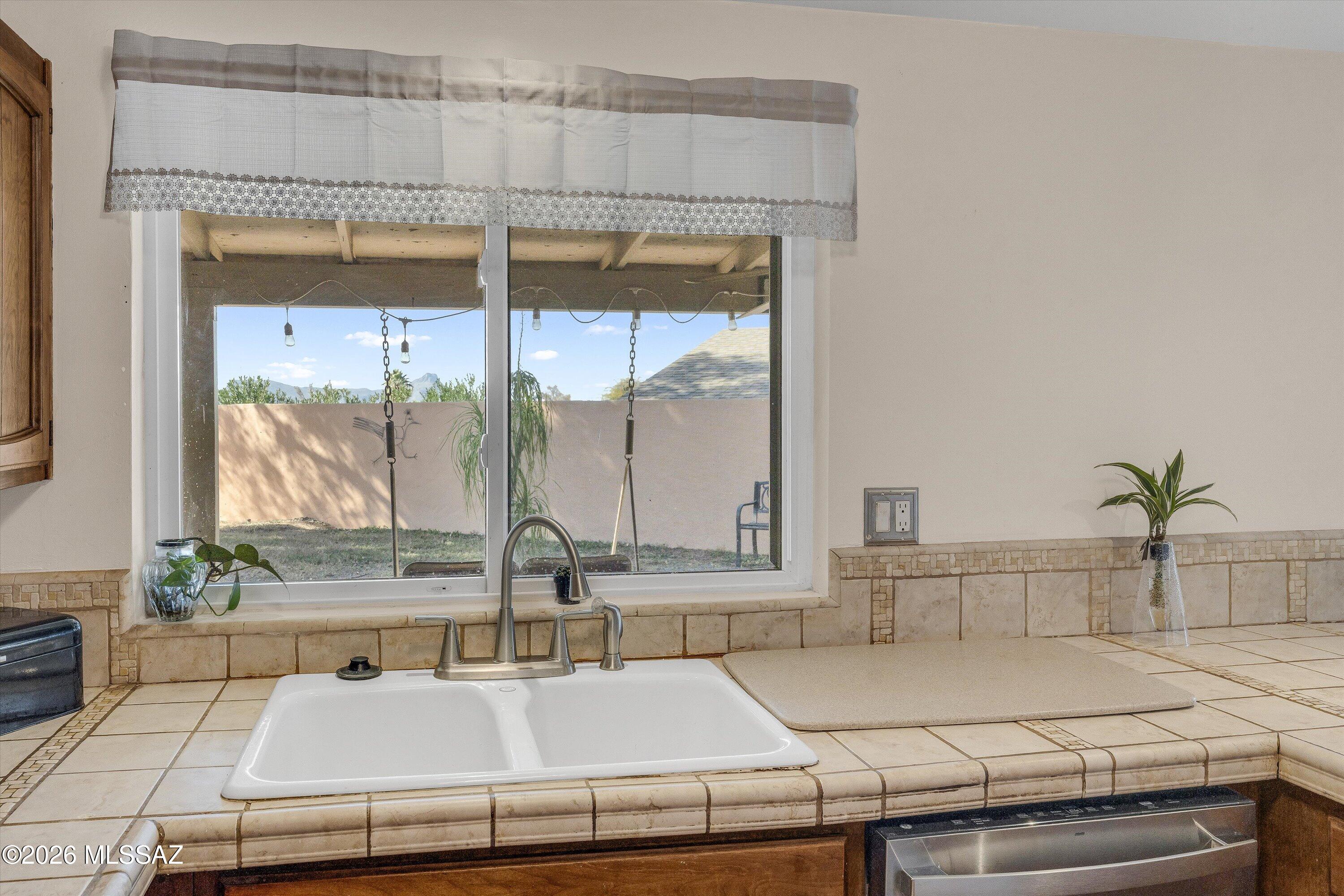 7531 North Juniper Road Tucson, AZ 85741 - Photo 15 of 27 16-Kitchen