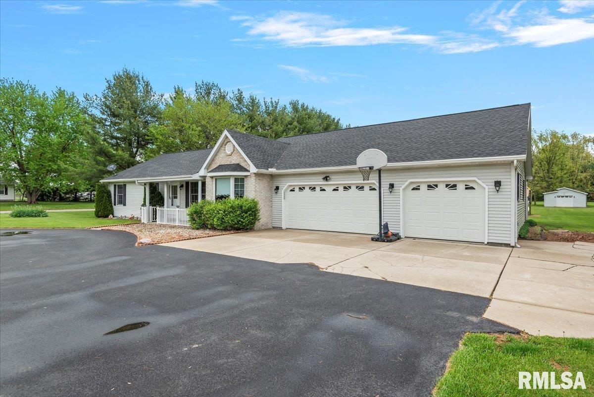 11476 Timber View Lane Athens, IL 62613 - Photo 3 of 41 Gallery Image 3