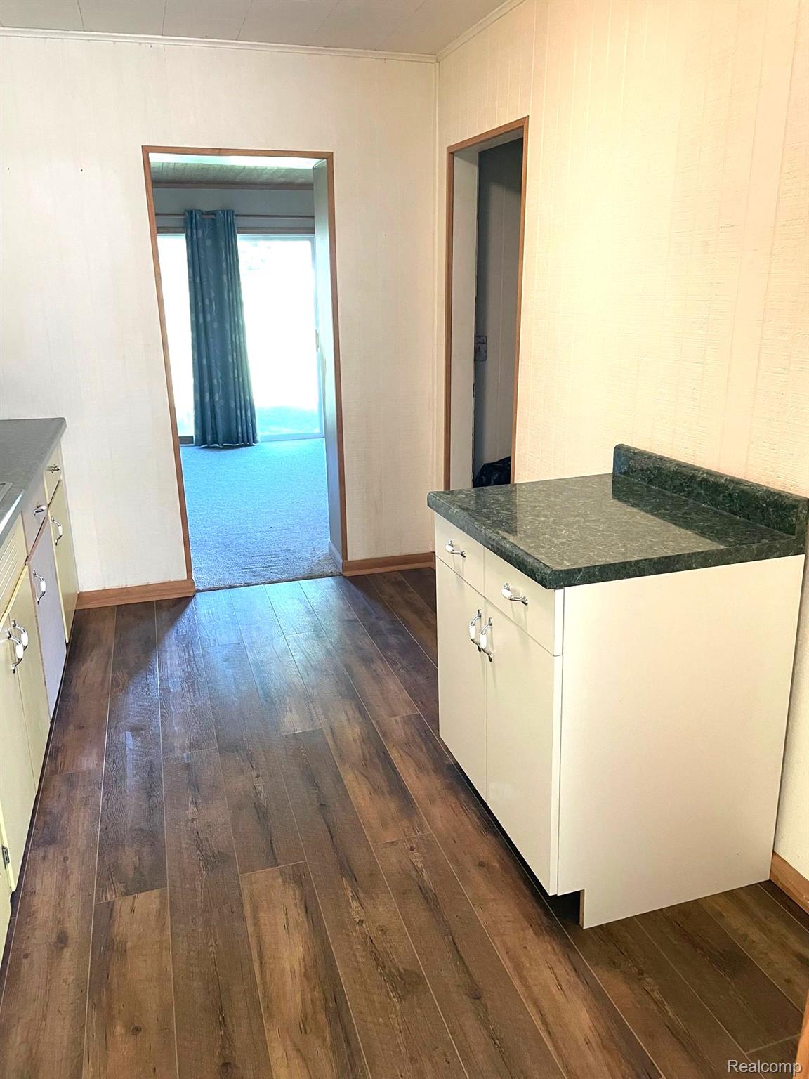 6097 Torrey Road Flint, MI 48507 - Photo 14 of 33 Gallery Image 14
