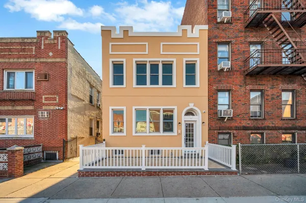 $3,750 | 41-06 25th Avenue, Unit 2 | Astoria