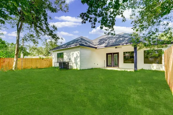 $2,100 | 6731 New York Street, Houston, TX 77021