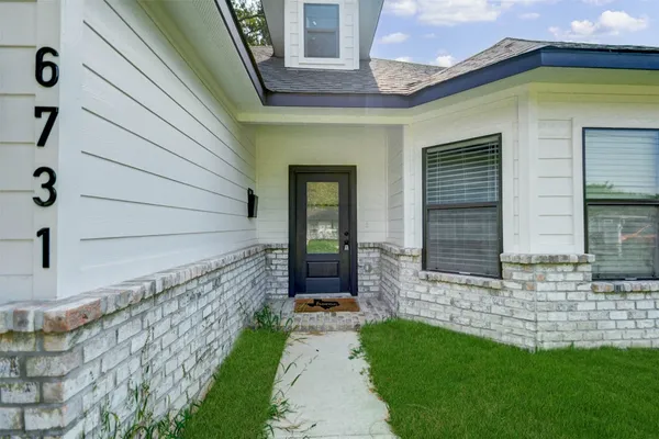 $2,100 | 6731 New York Street, Houston, TX 77021