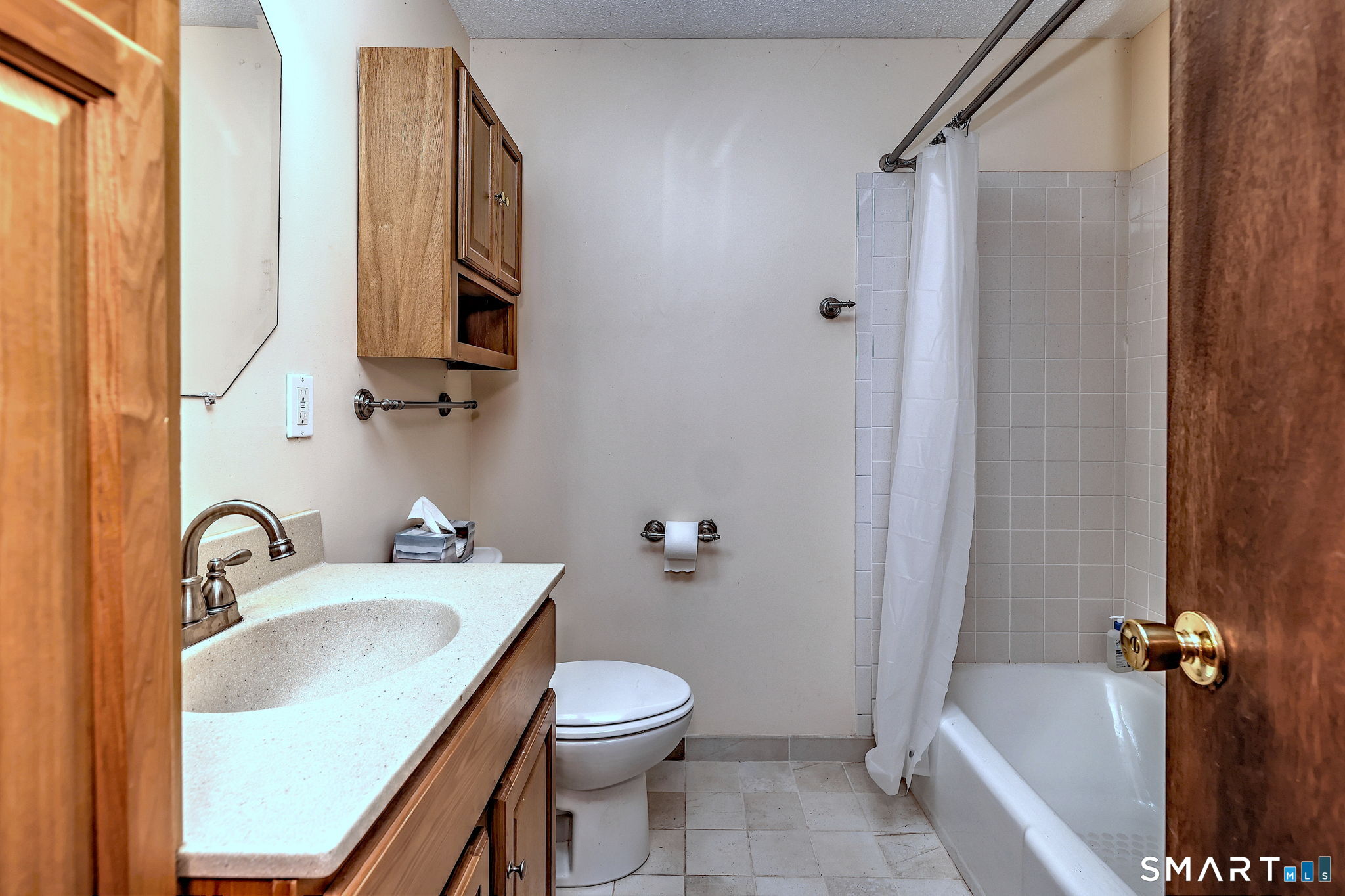232 Anns Farm Road Hamden, CT 06518 - Photo 24 of 40 Full bath in hallway