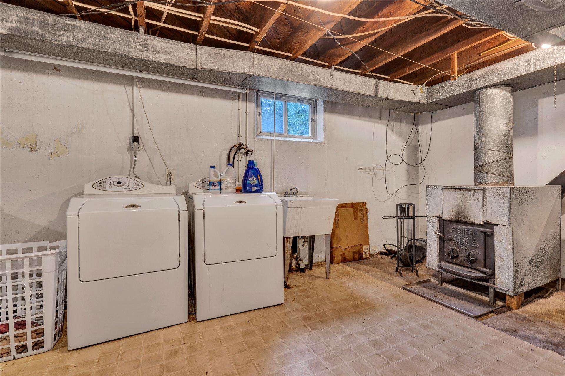 6298 Saunders Road Vinton, VA 24179 - Photo 15 of 31 a utility room with dryer and washer