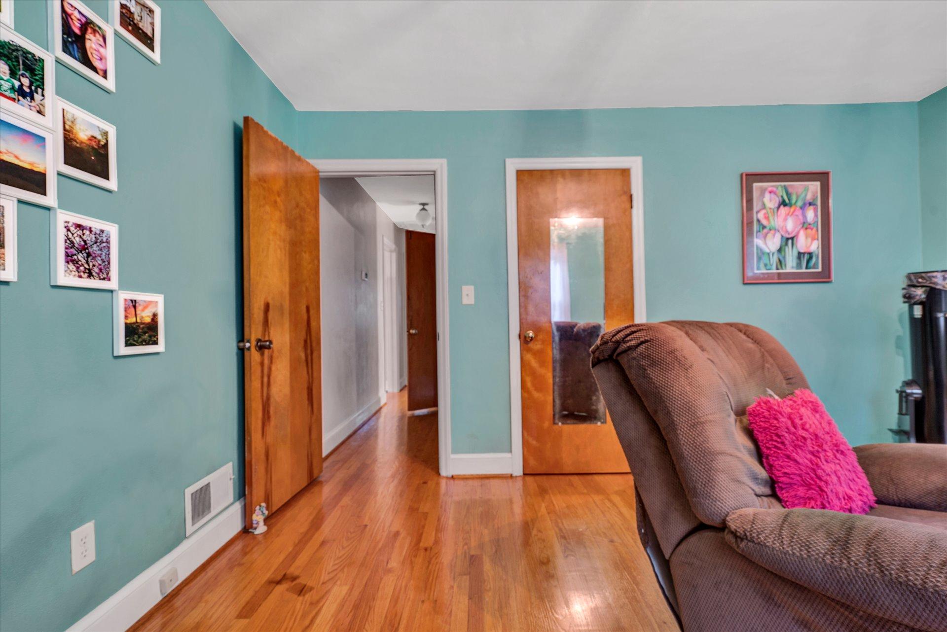6298 Saunders Road Vinton, VA 24179 - Photo 19 of 31 a living room with furniture and wooden floor