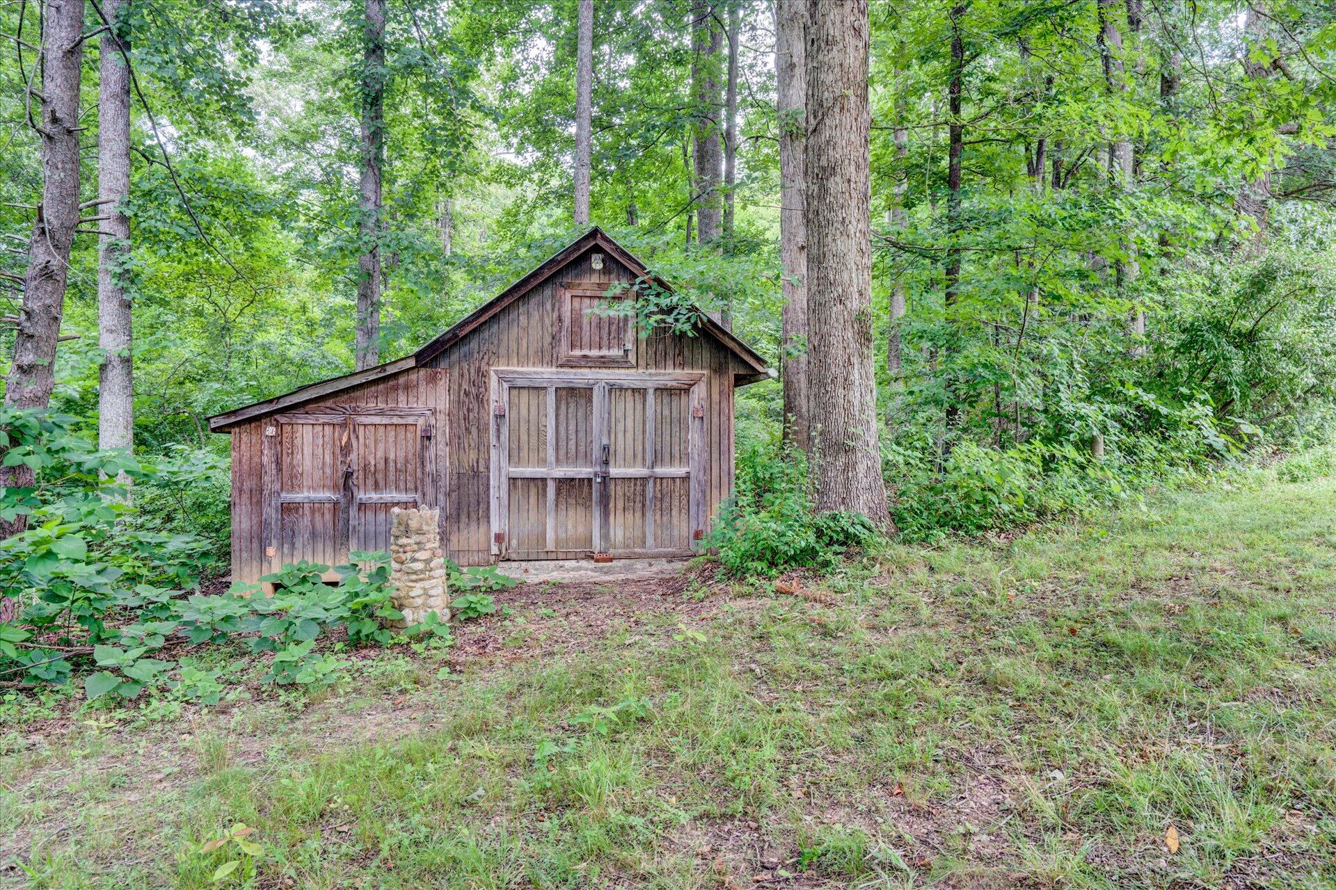 6298 Saunders Road Vinton, VA 24179 - Photo 8 of 31 a view of a back yard