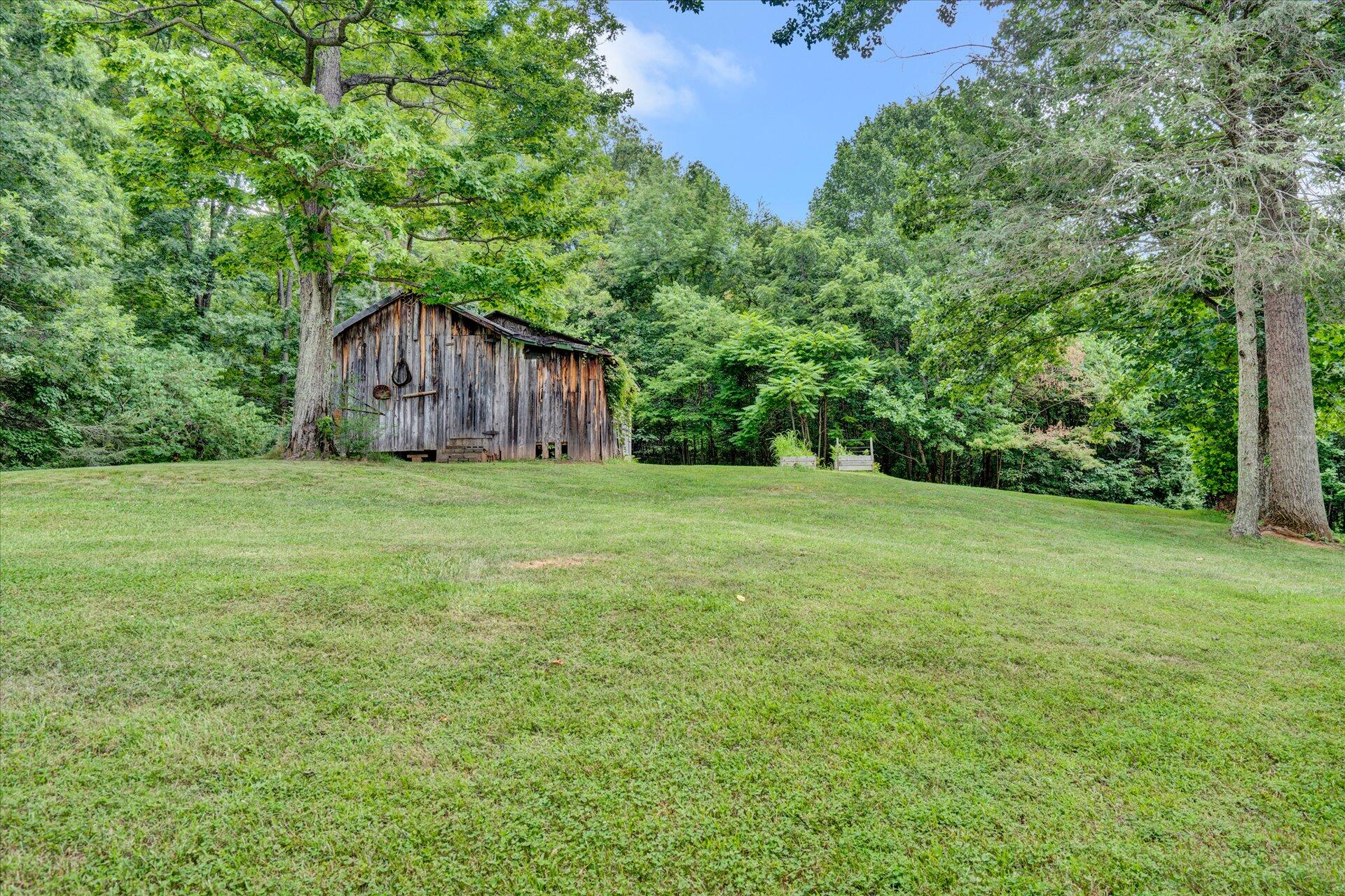 6298 Saunders Road Vinton, VA 24179 - Photo 9 of 31 a view of a back yard of the house