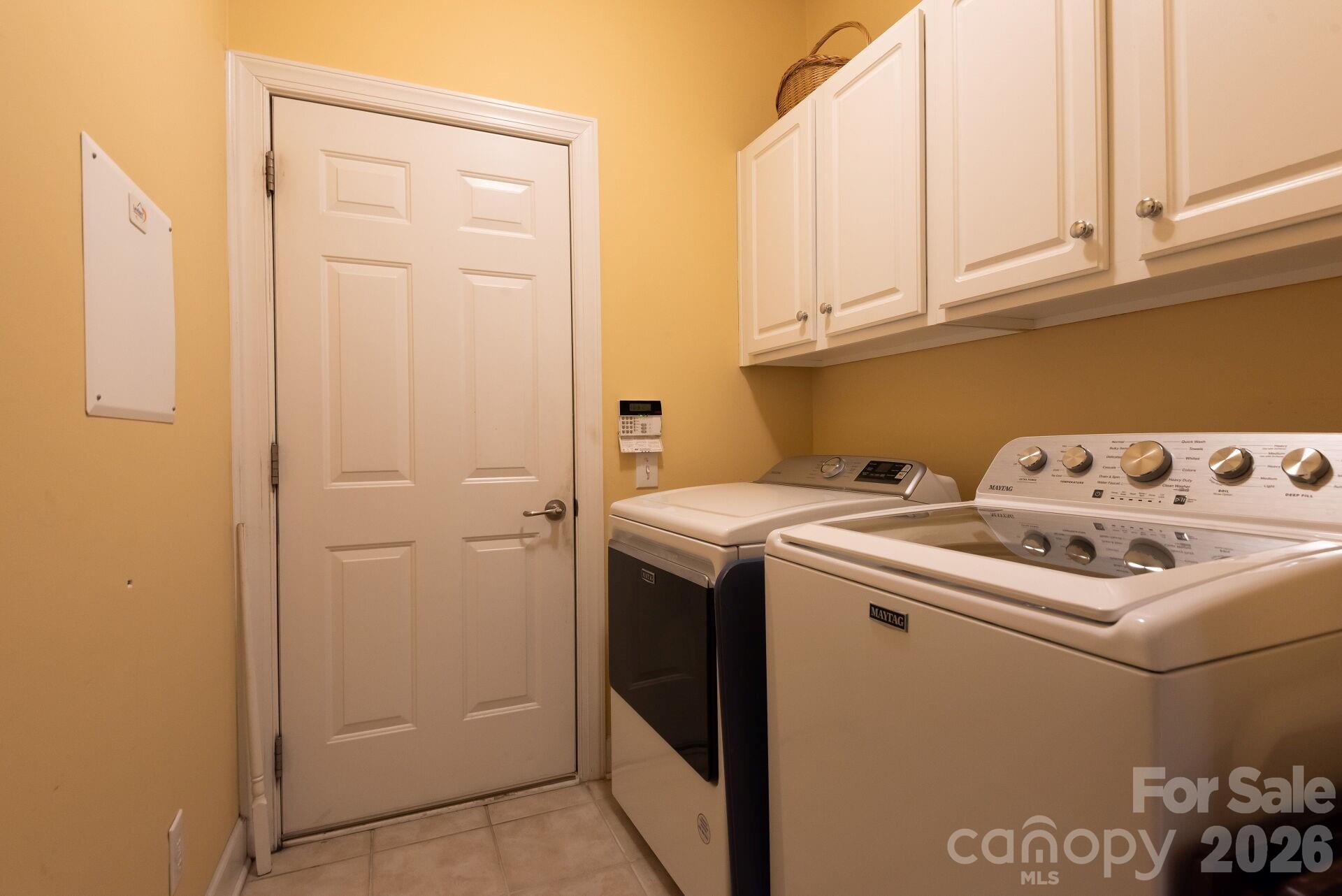 8124 Oratorio Place Charlotte, NC 28270 - Photo 20 of 38 a utility room with dryer and washer