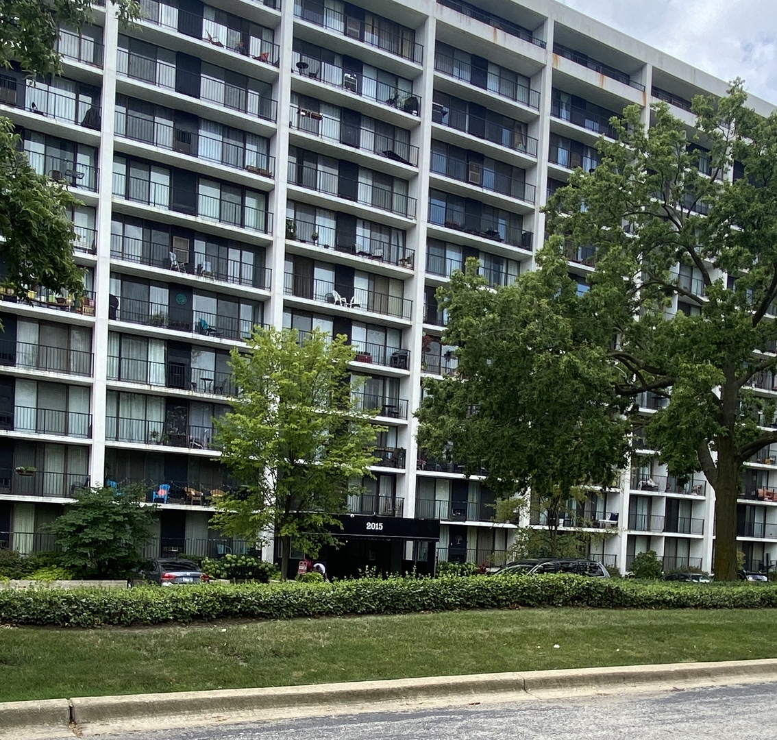 2015 South Finley Road, Unit 1101 Lombard, IL 60148 - Photo 1 of 24 a view of a building with a yard and plants