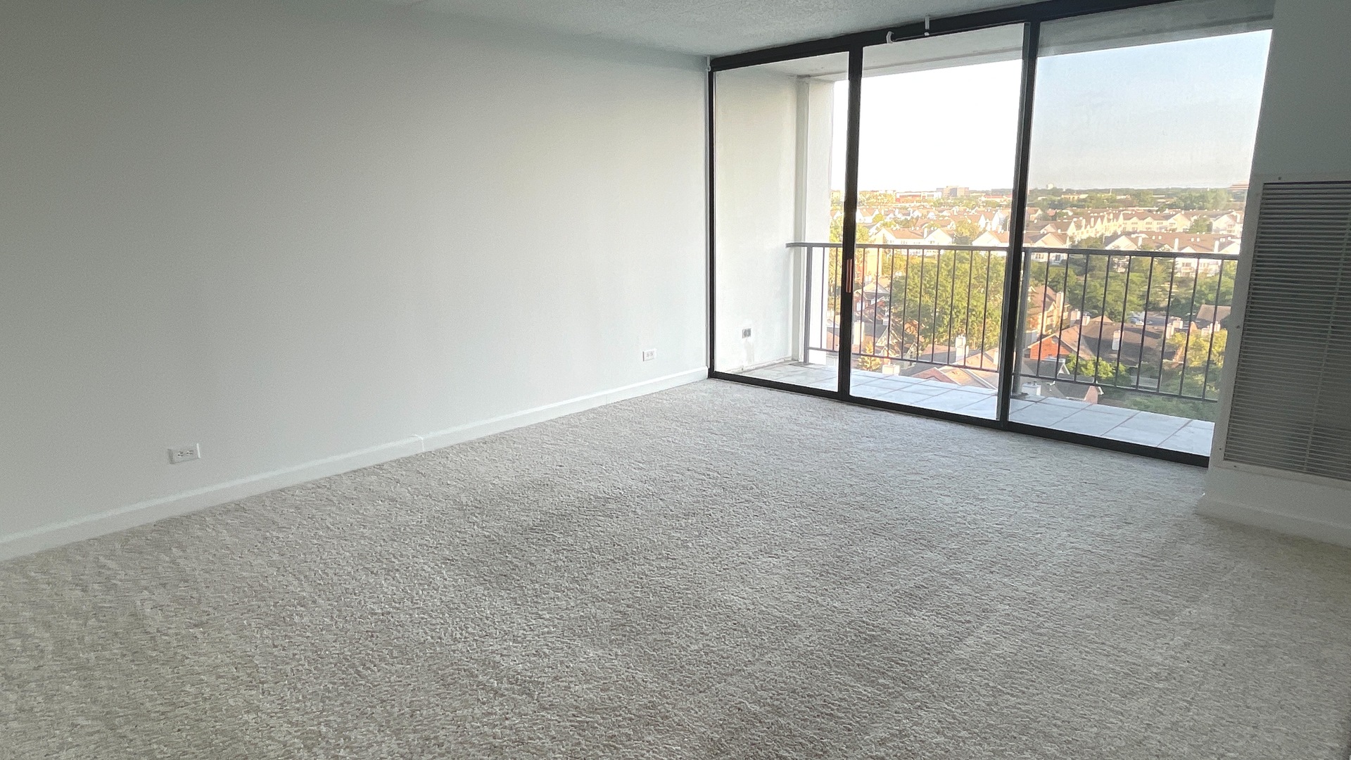 2015 South Finley Road, Unit 1101 Lombard, IL 60148 - Photo 6 of 24 an empty room with large windows