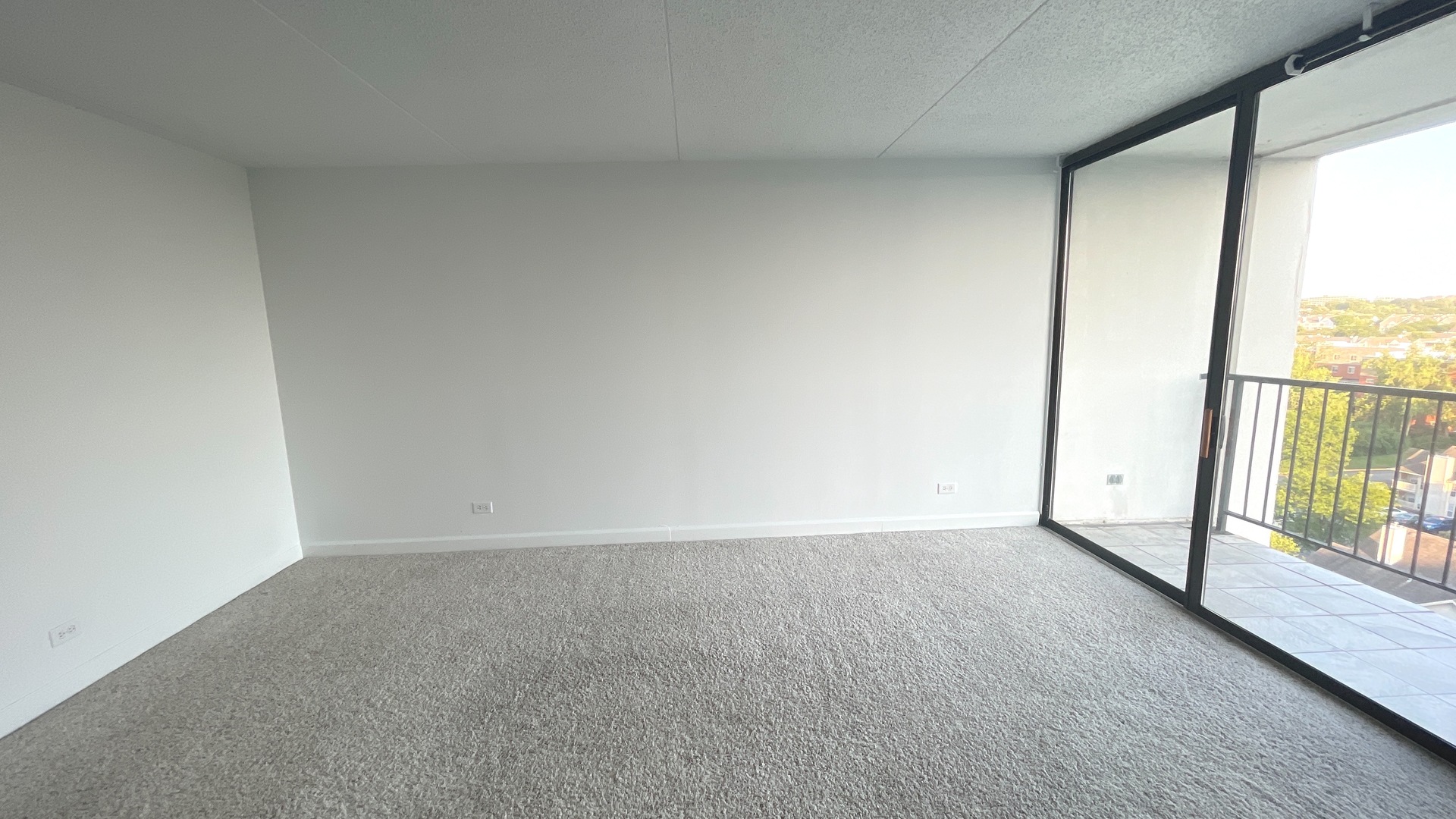 2015 South Finley Road, Unit 1101 Lombard, IL 60148 - Photo 8 of 24 a view of an empty room with a window