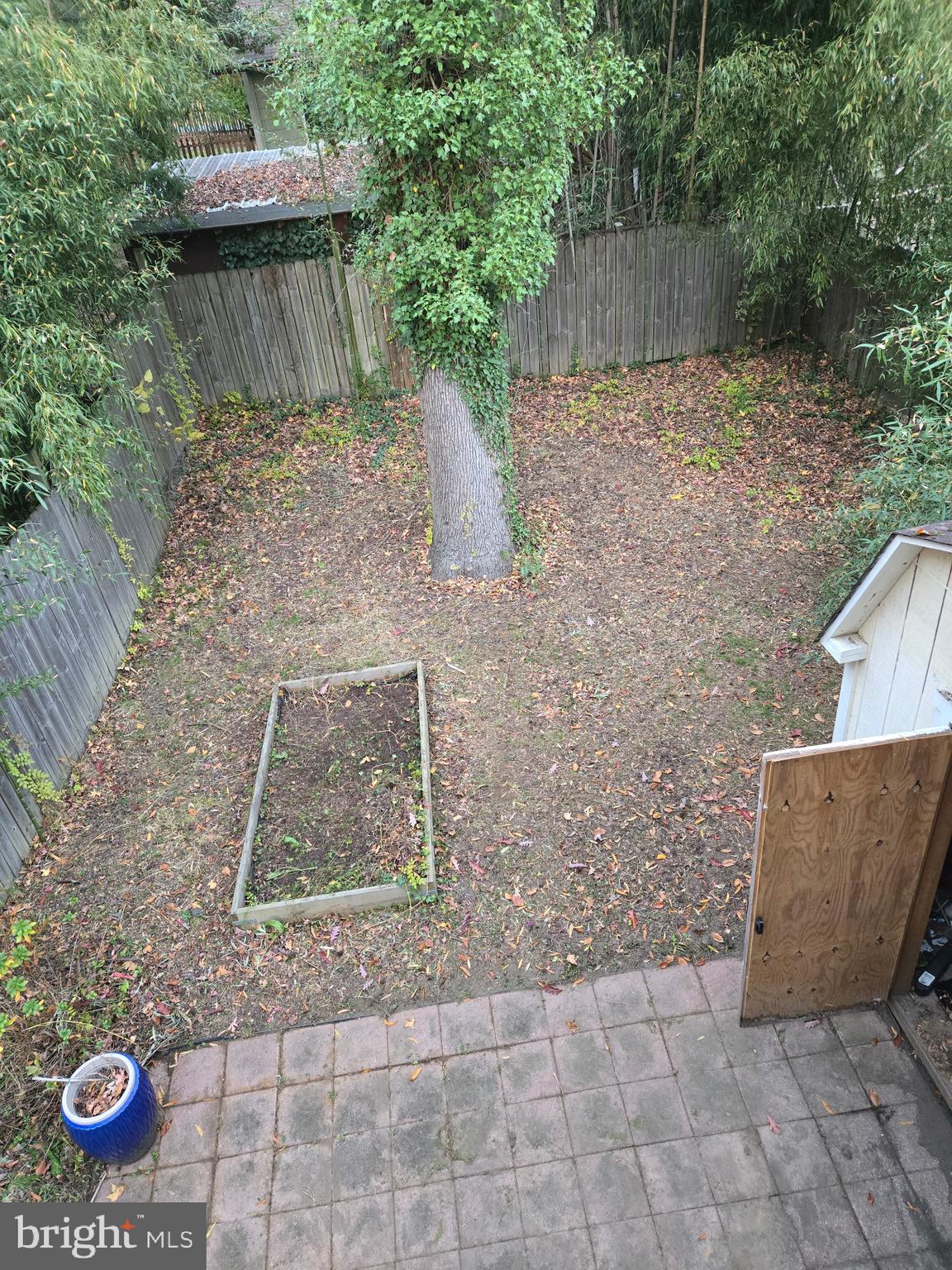 1745 Ridgely Road Edgewater, MD 21037 - Photo 20 of 43 a backyard of a house with lots of green space