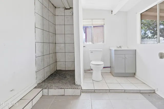 a bathroom with a toilet and a shower