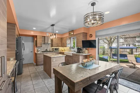 $839,900 | 4328 Phyllis Drive, Northbrook, IL 60062