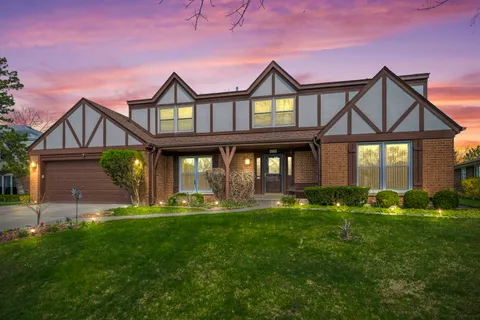 $839,900 | 4328 Phyllis Drive, Northbrook, IL 60062