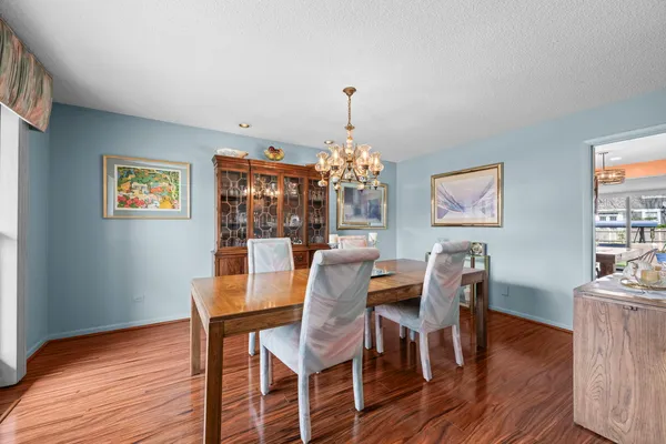 $839,900 | 4328 Phyllis Drive, Northbrook, IL 60062