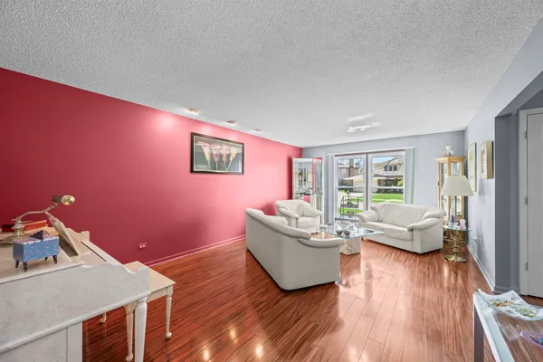 $839,900 | 4328 Phyllis Drive, Northbrook, IL 60062