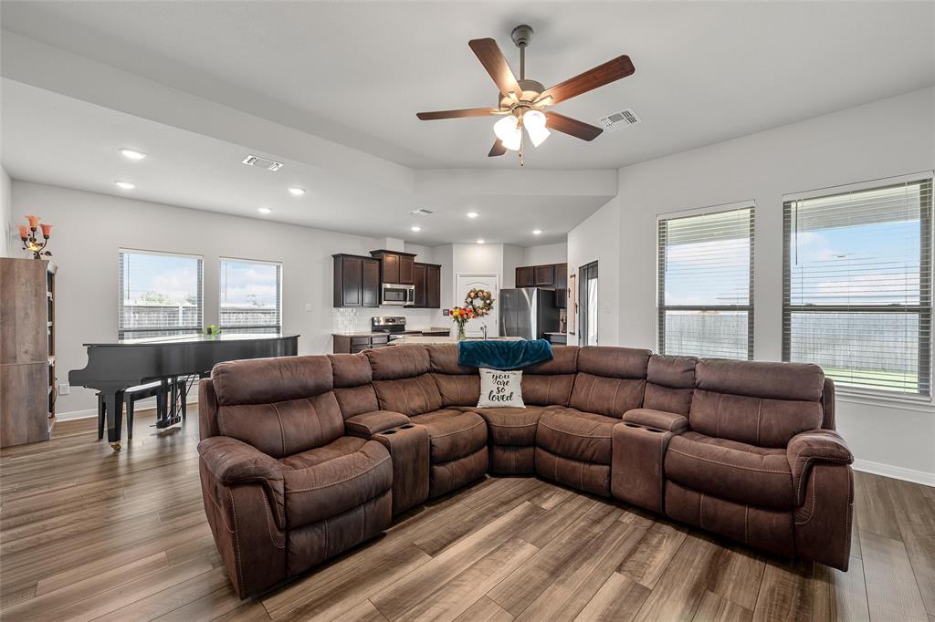 11100 Solar Street Lorena, TX 76655 - Photo 5 of 34