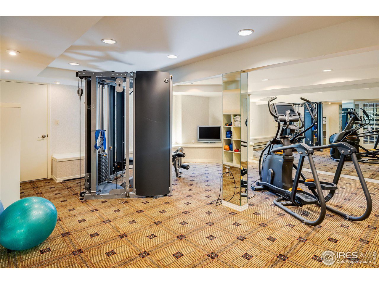 156 Betasso Road Boulder, CO 80302 - Photo 20 of 38 a view of a room with gym equipment