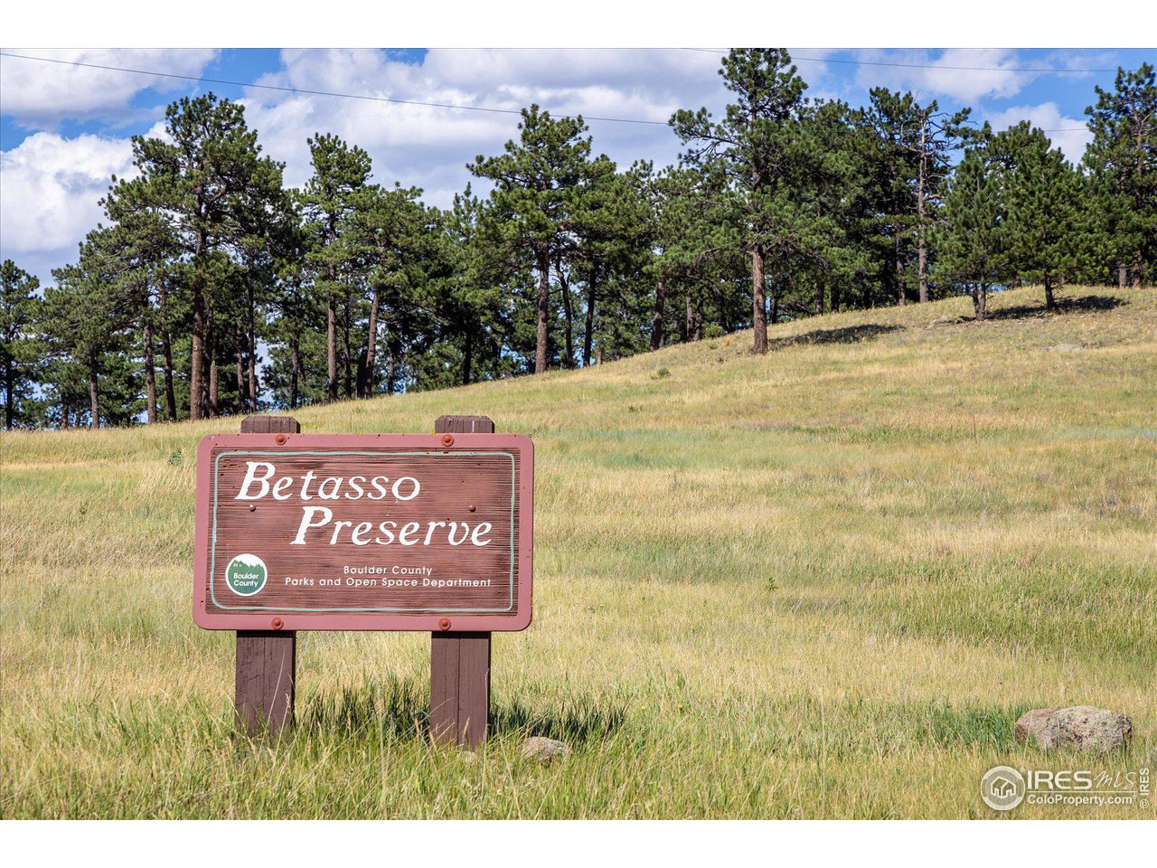 156 Betasso Road Boulder, CO 80302 - Photo 34 of 38 a sign that is sitting on a brick wall