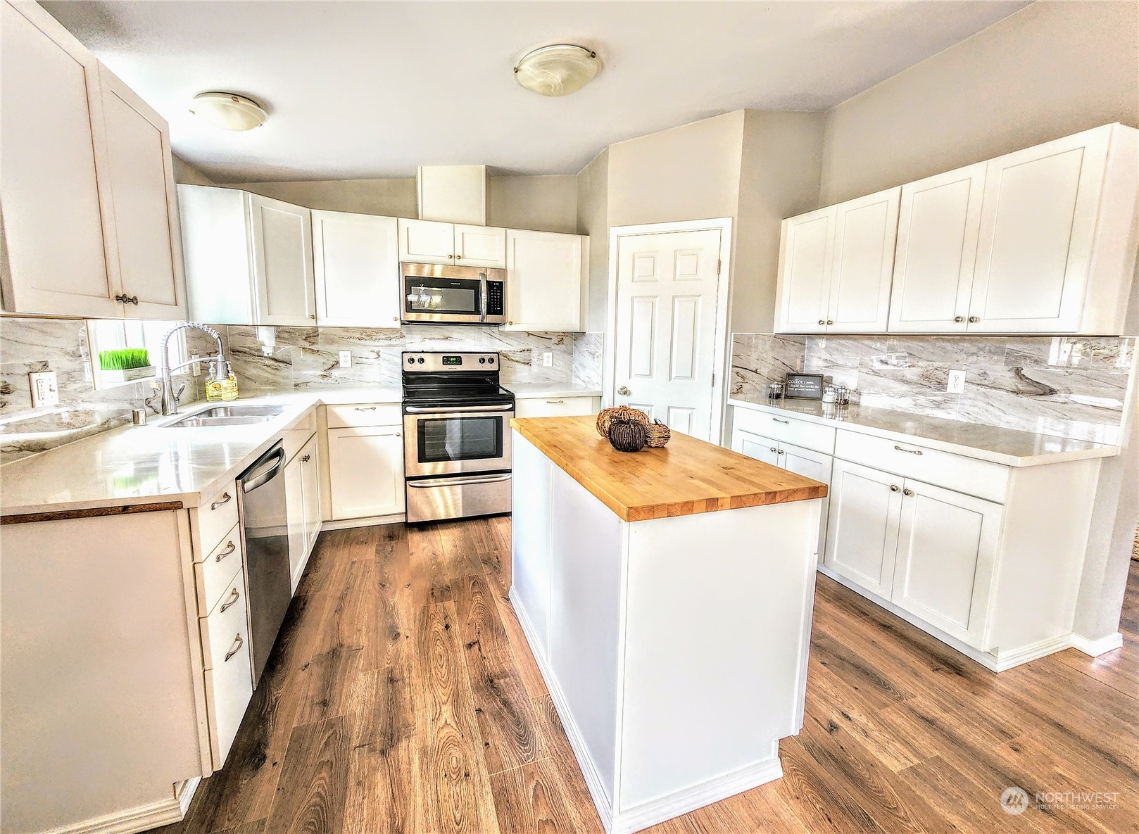 19143 Pecan Street Southwest Rochester, WA 98579 - Photo 9 of 30