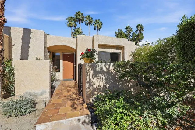 $499,000 | 200 East Racquet Club Road, Unit 2, Palm Springs, CA 92262