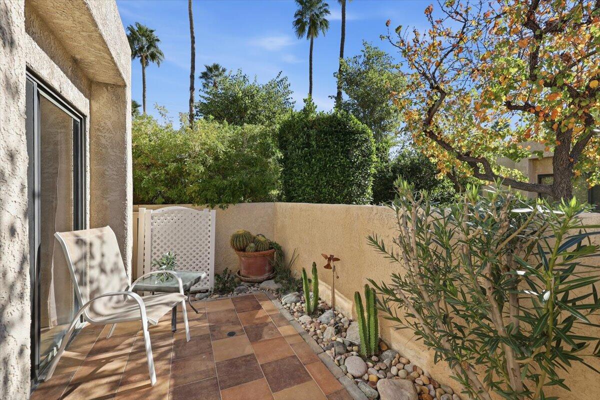 200 East Racquet Club Road, Unit 2 Palm Springs, CA 92262 - Photo 7 of 56 a backyard of a house with table and chairs